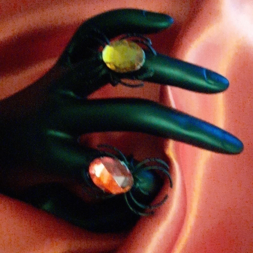 SPIDERS!!  Eeeek!  Halloween!    ADORABLE RINGS  (1 SET= 3 rings)